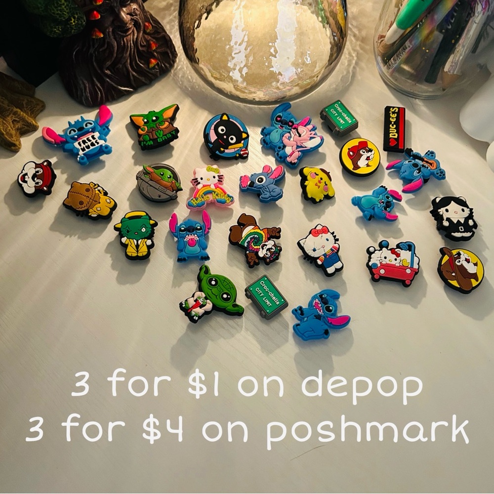 🌙3 for $4! Fun croc charm assortment!🌙